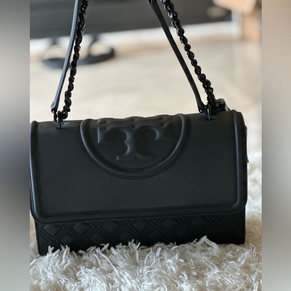 TORY BURCH BLACK FLEMING MATTE CONVERTIBLE SHOULDER BAG